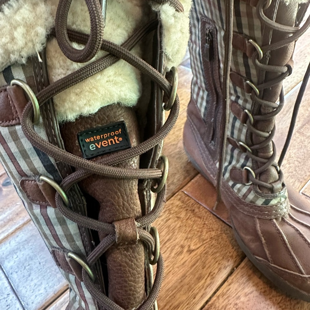 UGG Women's Brown and Cream Plaid Winter Boots size 9 - Picture 5 of 9